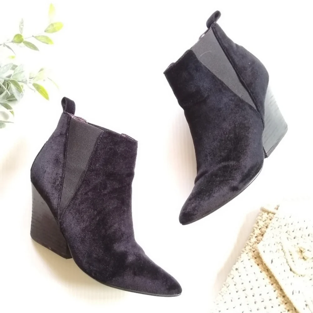 REPORT women's black velvet pull-on pointed toe ankle booties size 6